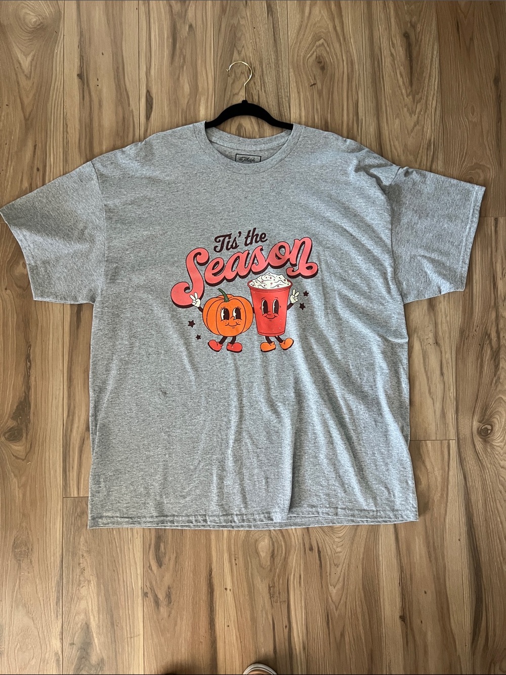 Gray 'Tis the Season' Graphic Tee - Casual Short Sleeve Top